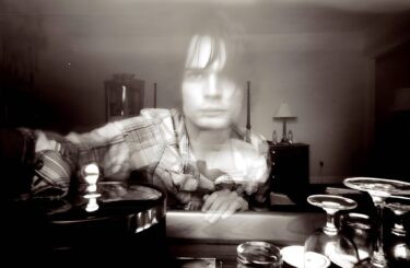 jonny-greenwood-das-ghodt-hotel-room